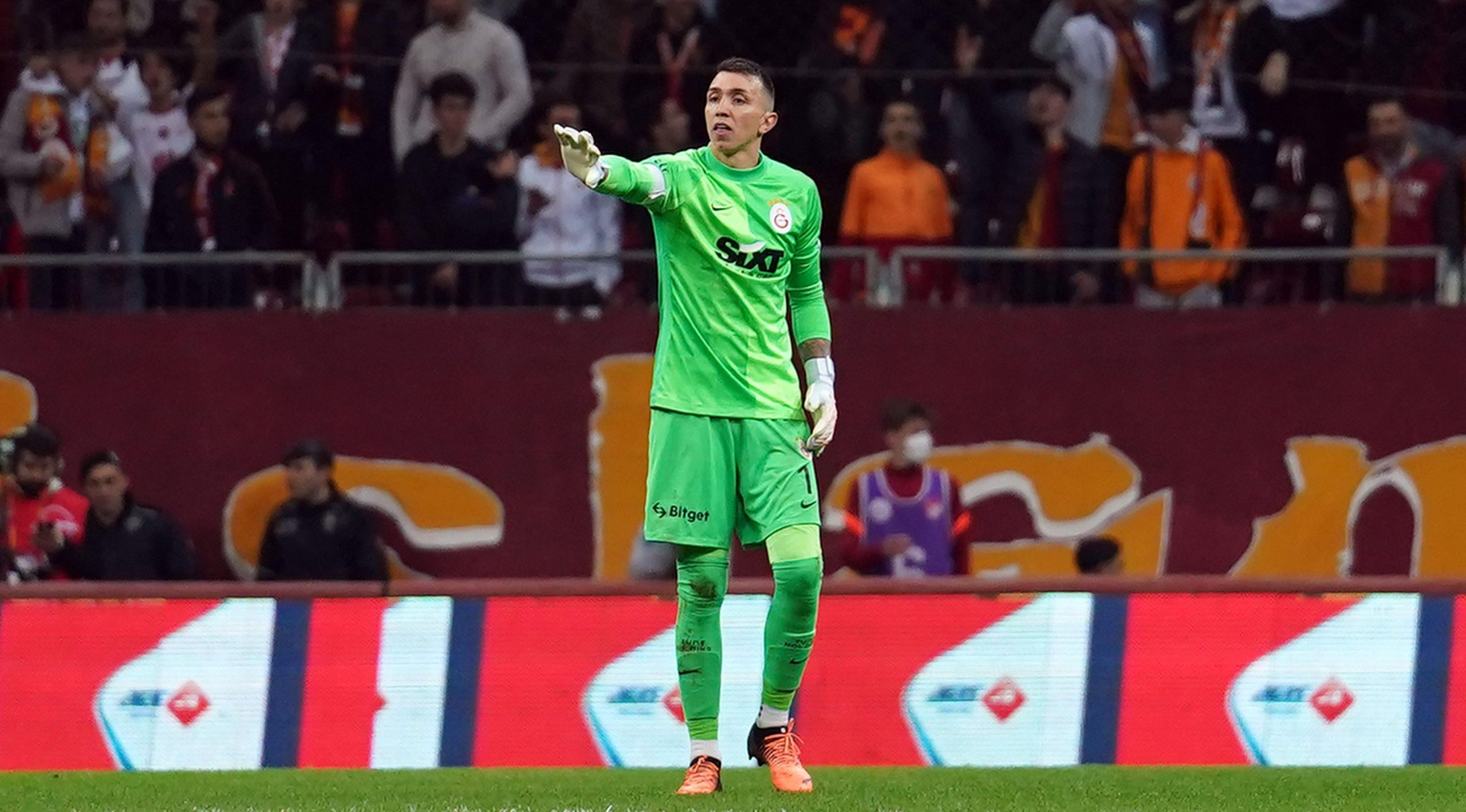 Fernando Muslera’nın Beşiktaş derbisi karnesi