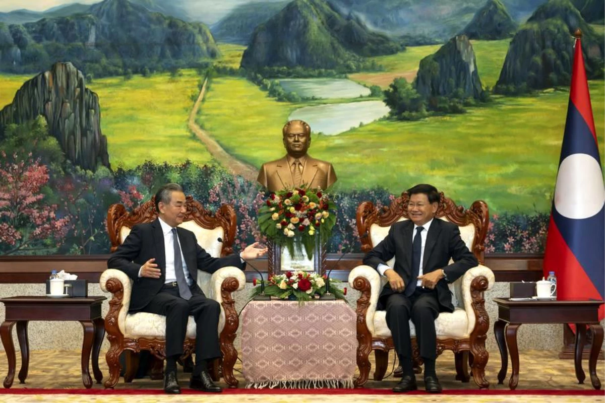 Çin Dışişleri Bakanı Wang Yi, Laos Cumhurbaşkanı ile görüşerek Çin’in sosyalist piyasa ekonomisine bağlılığını vurguladı