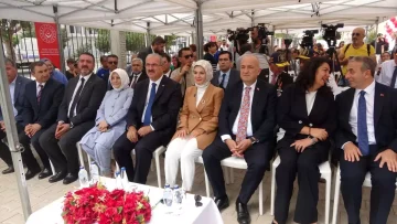 Aile ve Sosyal Hizmetler Bakanı Mahinur Özdemir Göktaş, Çanakkale’de yeni hizmet binasının açılışını yaptı