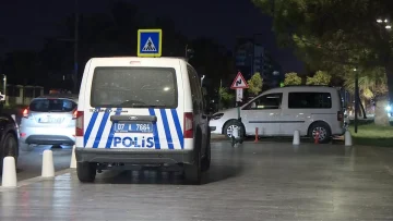 Antalya’da Fiber Tekne Battı: 4 Kişi Yüzerek Kurtuldu