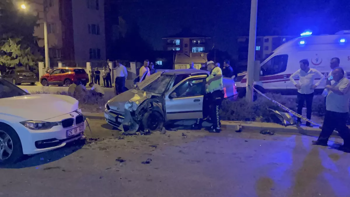 Eskişehir’de Ters Yöne Giren Sürücü Kaza Yaptı: 1 Ölü, 5 Yaralı