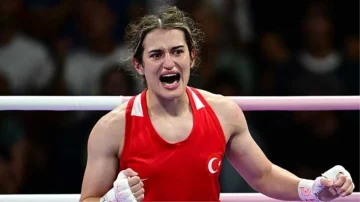 Paris’te bir başarı daha! Yarı finale yükselen milli boksör Esra Yıldız Kahraman, madalyayı garantiledi