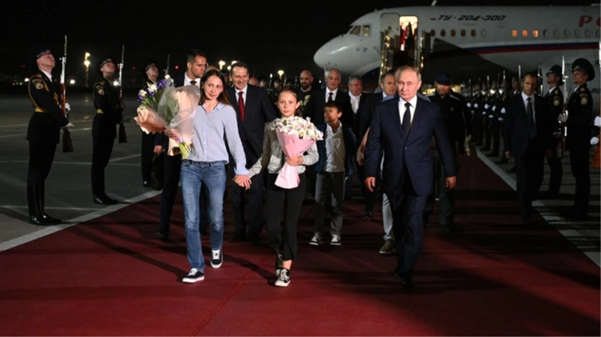 Putin, MİT’in tarihi takas operasyonuyla Rusya’ya dönenleri havalimanında karşıladı