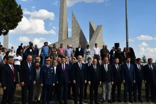 TBMM Başkanı Numan Kurtulmuş, Kütahya’da Zafer Abidesi ve Dumlupınar Şehitliği’ni ziyaret etti