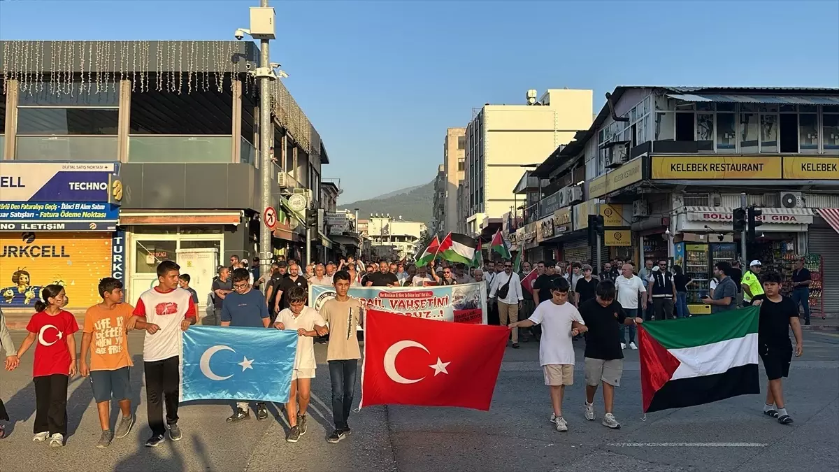 Filistin’e Destek Yürüyüşleri Yapıldı